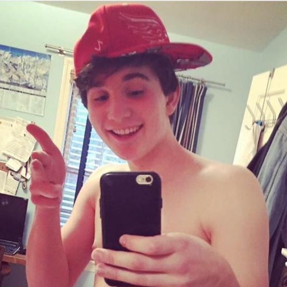 Meet your Posher, Nicolas - Picture 1 of 1